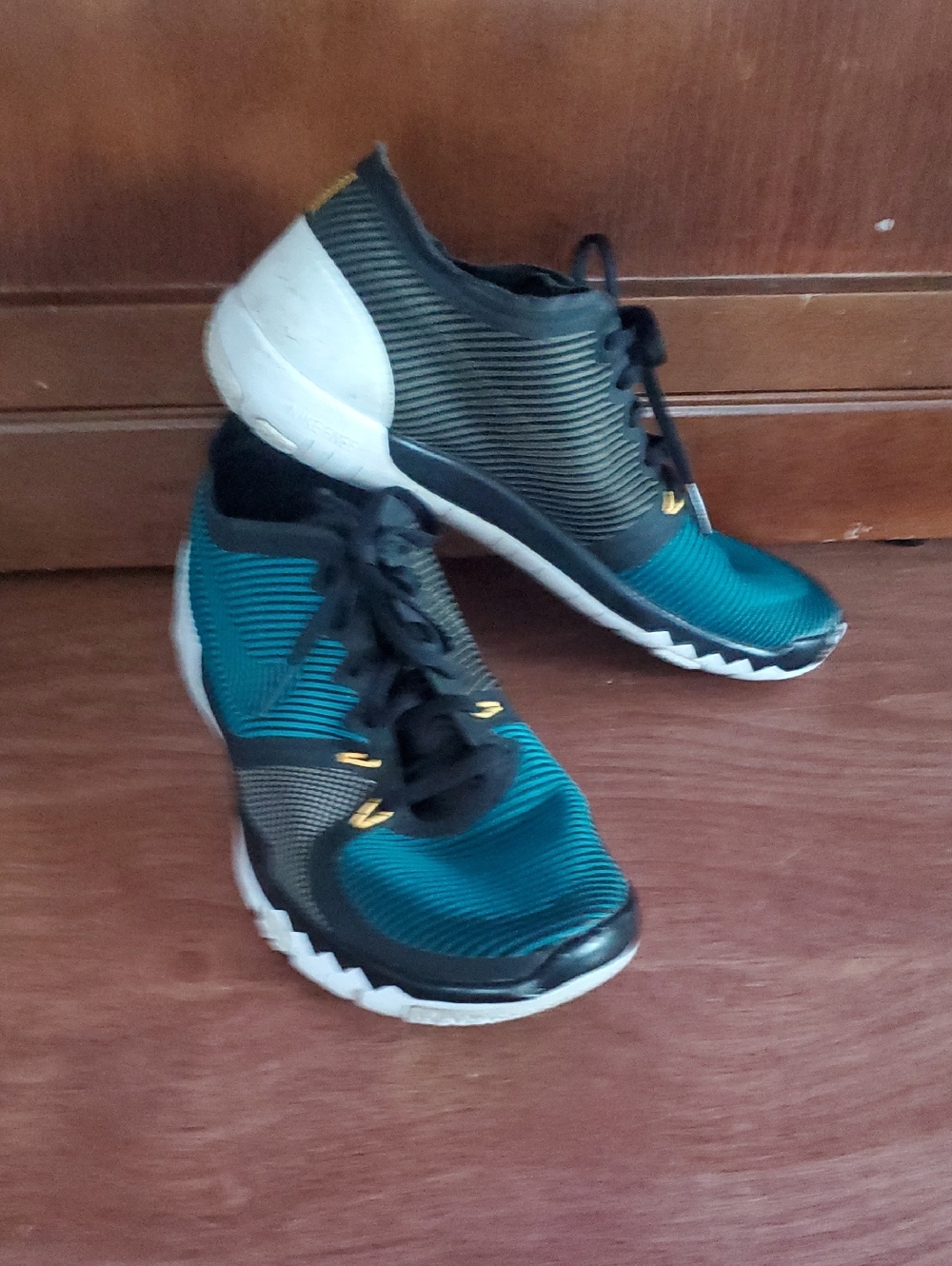 These are pre-owned Nike Free Trainer 3.0 V4 men's Size 7.5